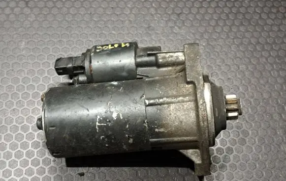 Volkswagen Golf IV Starter motor 0001121006 020911023F