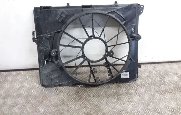 Radiator cooling fan shroud