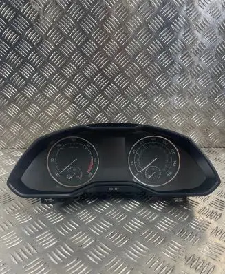Skoda Superb B8 (3V) Speedometer (instrument cluster) 3V0920941
