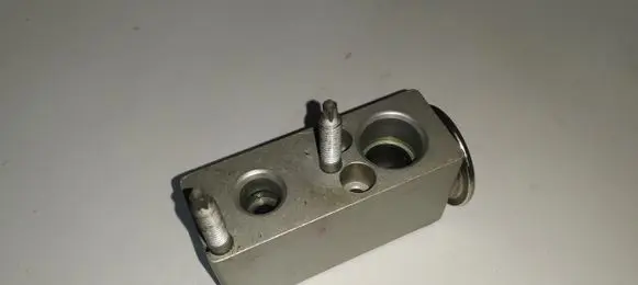 Air conditioning (A/C) expansion valve