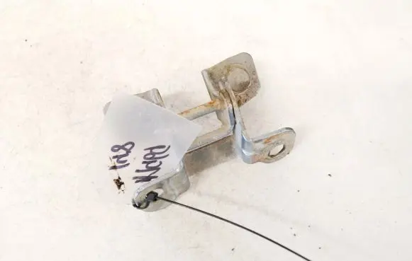 Chrysler Pacifica Tailgate/trunk/boot hinge 05054700ab