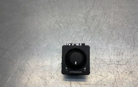 Land Rover Freelander Wing mirror switch AMR2498