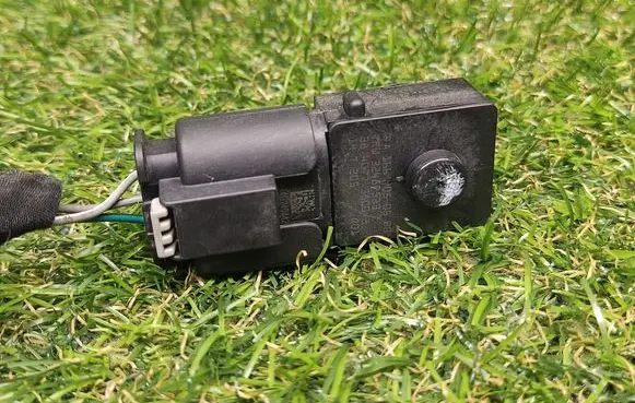 Mercedes-Benz GL X166 Air pressure sensor A1669050500