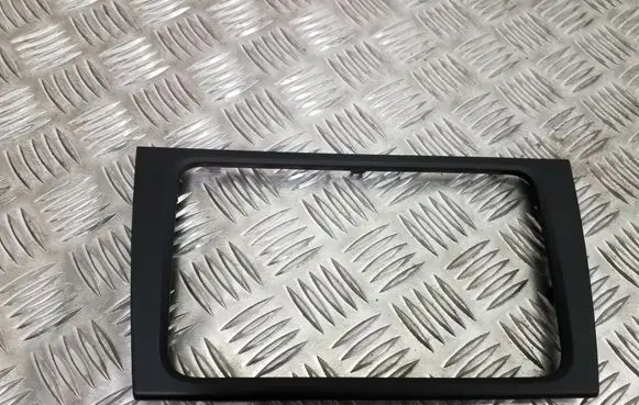 Radio/GPS head unit trim