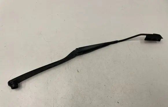 Nissan Juke I F15 Rear wiper blade arm