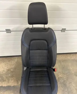 Nissan Qashqai J12 Front passenger seat 