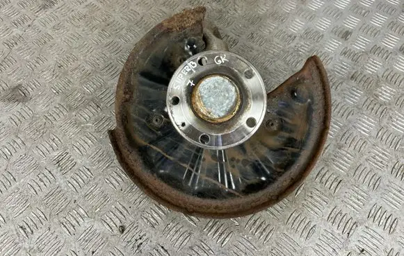 Rear wheel hub