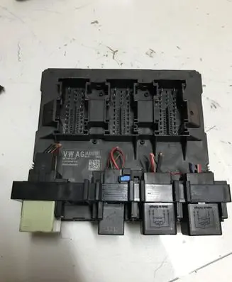 Volkswagen PASSAT B7 Comfort/convenience module 3AA937087