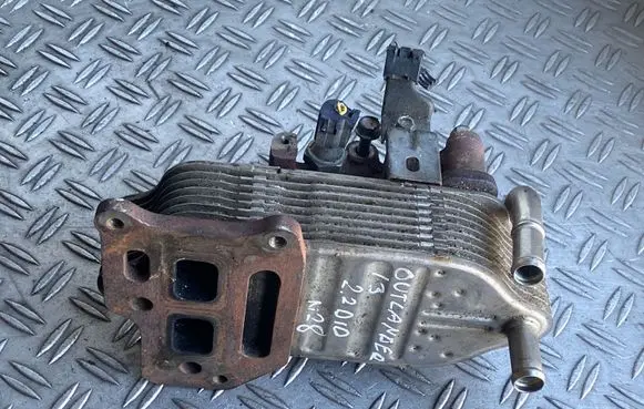 Mitsubishi Outlander Oil filter mounting bracket