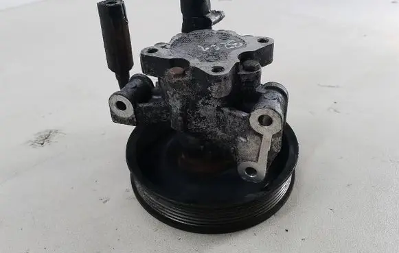 Mercedes-Benz Vito Viano W638 Power steering pump A6042360010