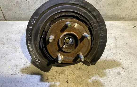 Jeep Grand Cherokee Rear wheel hub