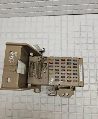 Subaru XV I Fuse module 82201FJ010 205012