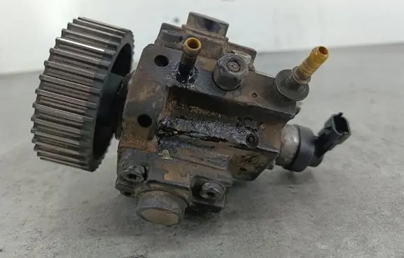 Alfa Romeo 159 Fuel injection high pressure pump 55209062