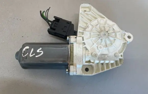 Mercedes-Benz CLS C218 X218 Front door window regulator motor A2078200642