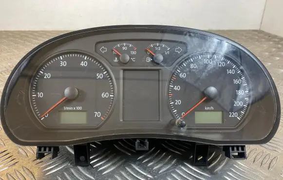 Volkswagen Polo IV 9N3 Speedometer (instrument cluster) 6Q0920825M VZZZ00H006303 0908800440