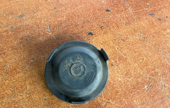 Rover 75 Headlight/headlamp dust cover 143688