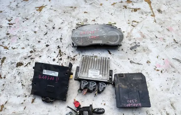 Renault Kangoo II Engine control unit/module 8200909666