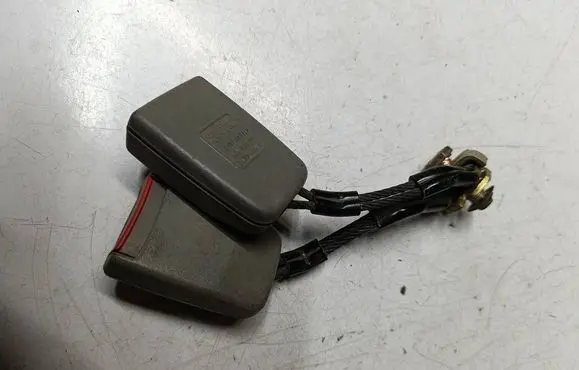 Volkswagen Golf IV Rear seatbelt buckle 1J0857488B 3001775B