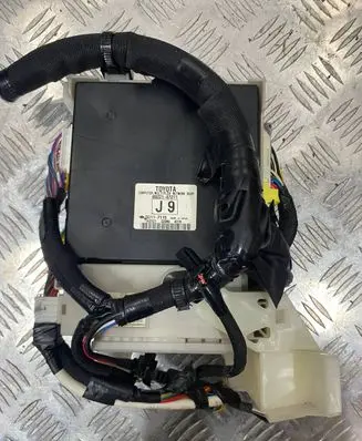 Toyota Prius+ (ZVW40) Fuse module PRIUSZVW40