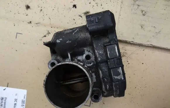 Opel Vivaro Throttle body valve H8200330812
