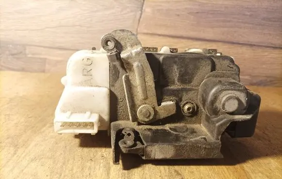 Peugeot 406 Front door lock