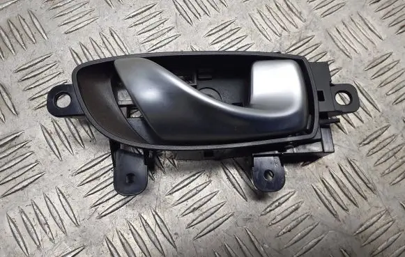 Infiniti Q70 Y51 Rear door interior handle
