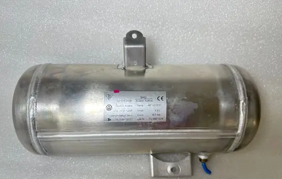 Volkswagen Touareg I Air suspension tank/reservoir 7L0616202A