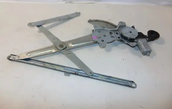 Suzuki Swift I Front door window regulator with motor 8340163J50