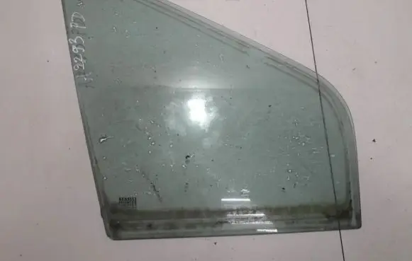 Renault Scenic I Front door vent window glass four-door 