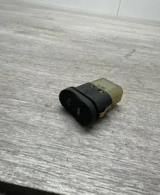 Ford Mondeo Mk III Quarter vent window switch K808X