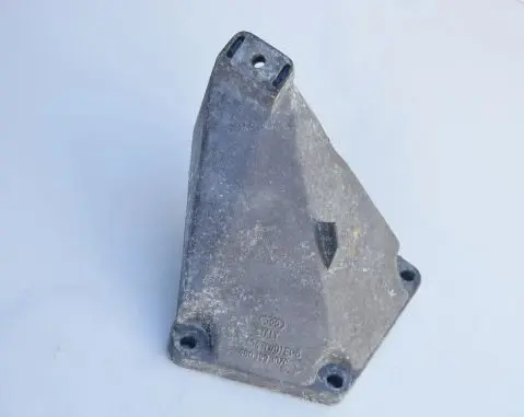 Audi A6 S6 C5 4B Engine mounting bracket 4B0199307C