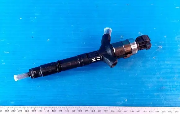 Toyota Land Cruiser (J120) Fuel injector 2367030020 04F06379