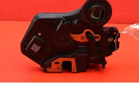 Toyota Avensis Verso Rear door lock