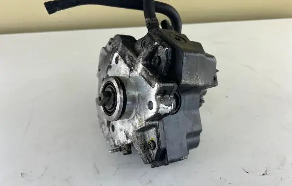 Volvo XC90 Fuel injection high pressure pump 0445010043 8689590