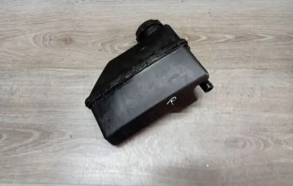 Volvo XC70 Power steering fluid tank/reservoir 8649720
