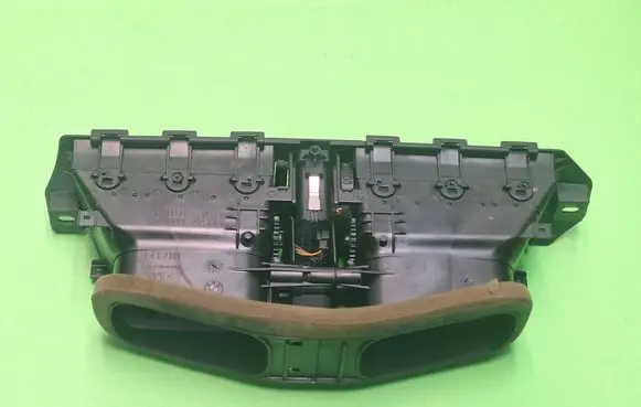 BMW 5 E60 E61 Dash center air vent grill 6910734 141218