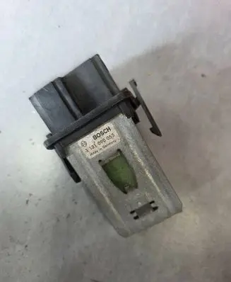 Volkswagen Polo III 6N 6N2 6NF Heater blower motor/fan resistor 3131090055