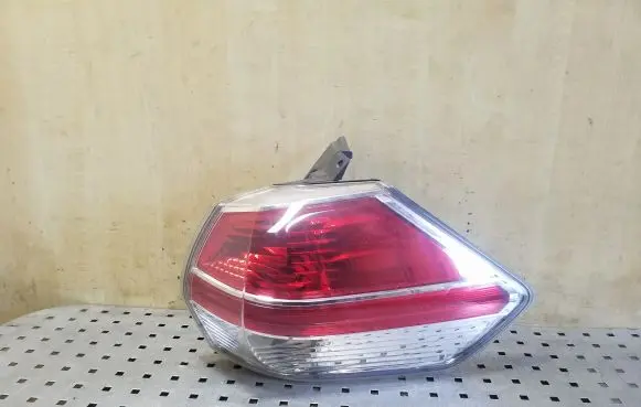 Nissan X-Trail T32 Rear/tail lights 22017939