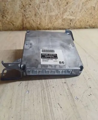 Toyota Avensis T250 Engine control unit/module 2750009401 8966105860 MB2750009401