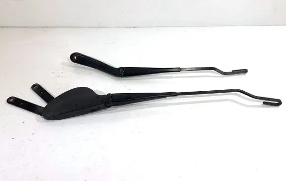 Front wiper blade arm