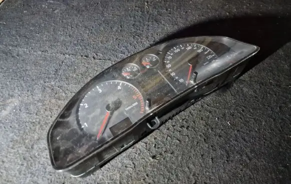 Audi A6 S6 C5 4B Speedometer (instrument cluster) 4B0920900F