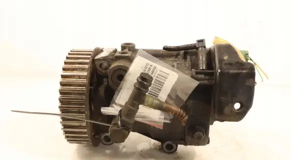 Renault Clio III Fuel injection high pressure pump 8200057225