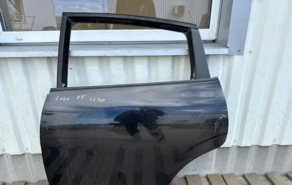 Seat Leon (1P) Rear door