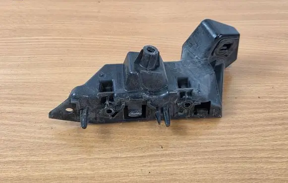 Ford Focus Front bumper mounting bracket JX7B17D958A1