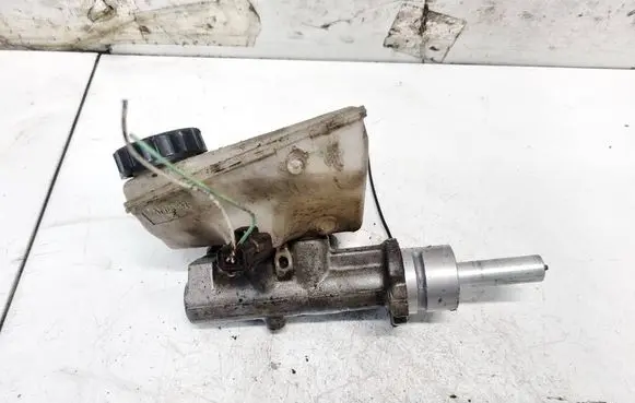 Brake fluid reservoir