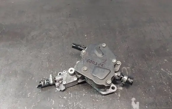 Volkswagen PASSAT B5.5 Vacuum pump 038145209E