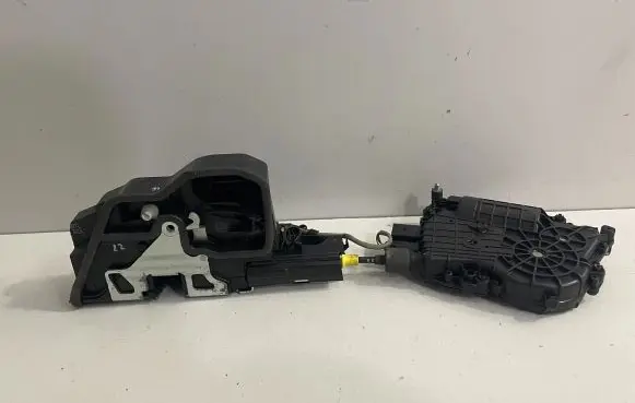 BMW X5 E70 Front door lock 7315021