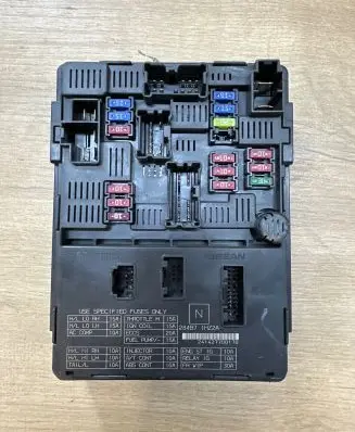 Nissan Note (E12) Fuse module 241427700170 4B71HZ2A