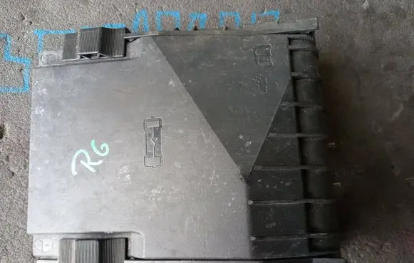 Volkswagen Golf VI Fuse box cover 1K0937132F 014189871 01718006