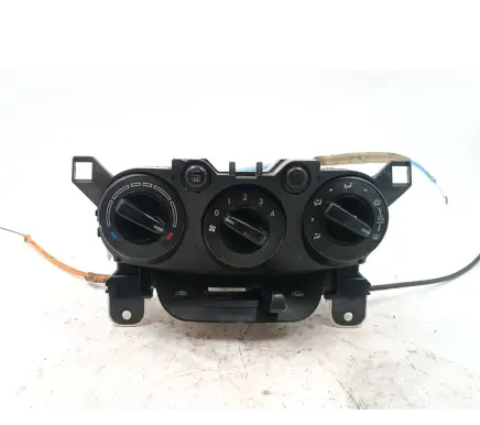 Mazda 2 Climate control unit WDF75 8C28